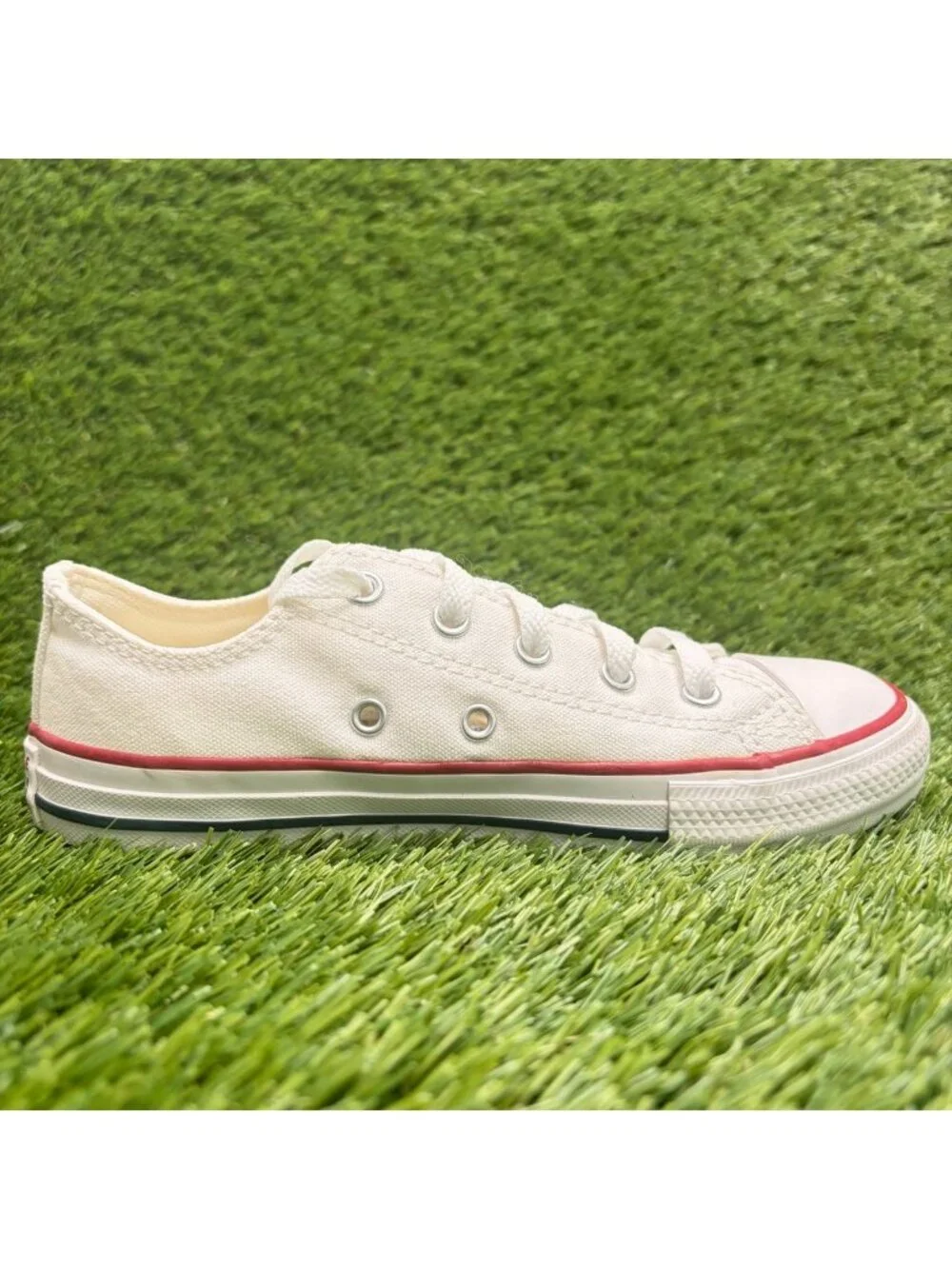 Converse Chuck Taylor All Star Low Boys Size 1.5Y White Athletic Shoes Sneakers